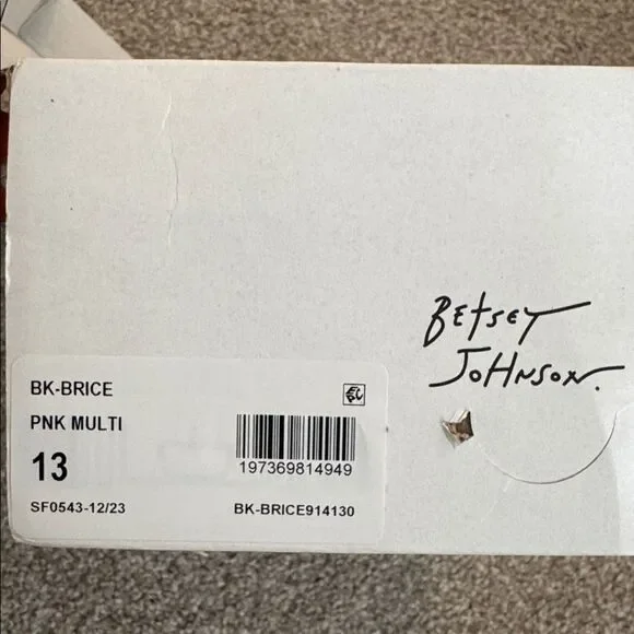 Betsey Johnson Kids Stylish Sandals with Flower detail - Picture 5 of 5